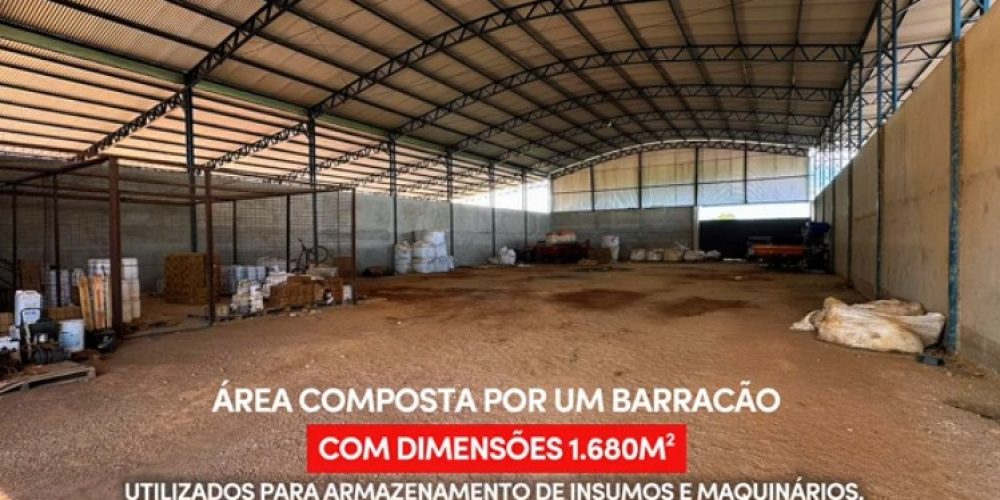 8-Barracão por dentro